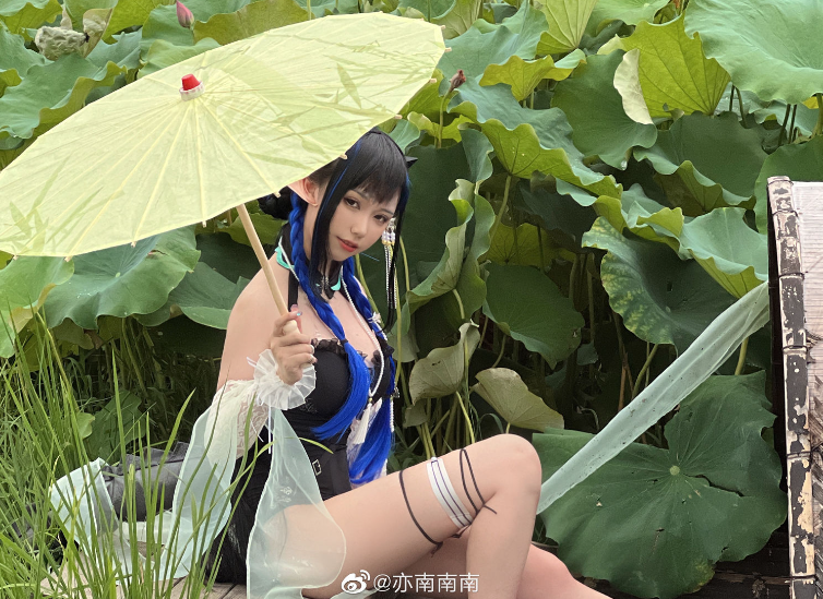 微博(亦南南南)COSER《荷塘月色》美图系列写真 - 吾享客